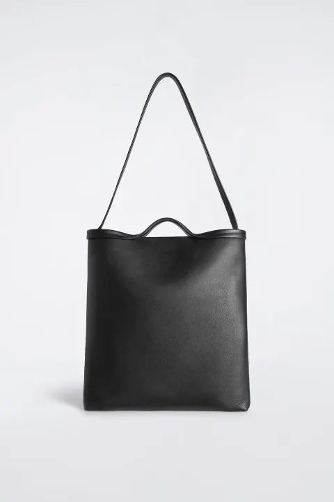 Schwarze Schultertasche