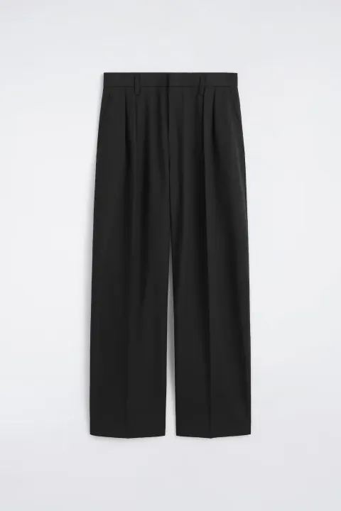 Schwarze Bundfaltenhose